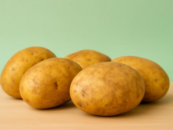 Krompir: skromni gomolj, ki je rešil milijone, porasel v vesolju in še vedno buri glave nutricionistov
